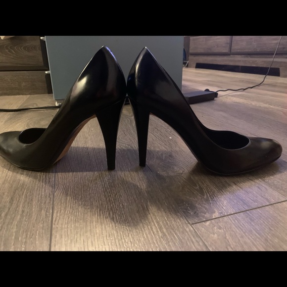 Size 7.5 black pumps by Enzo Angiolini - Picture 4 of 6